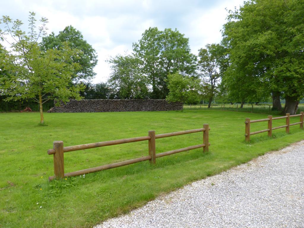 Les Baillis Villa Villegenon Buitenkant foto